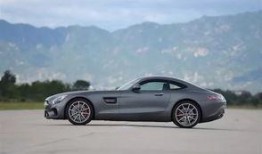 和平精英新车皮肤爆料最新奔驰,奔驰豪华座驾，带你领略速度与激情